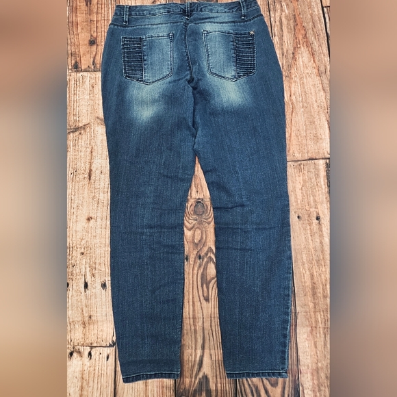 Kim Kardashian Curvy Skinny Distressed Women's Size 16 - Picture 8 of 8